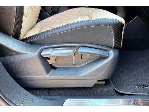 Used 2024 Volkswagen Atlas Cross Sport SE FWD image 51