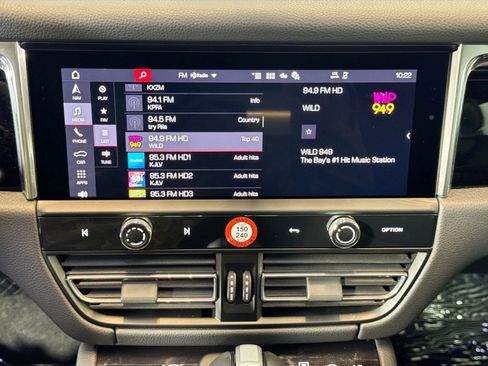 Certified 2025 Porsche Macan AWD/4WD image 15