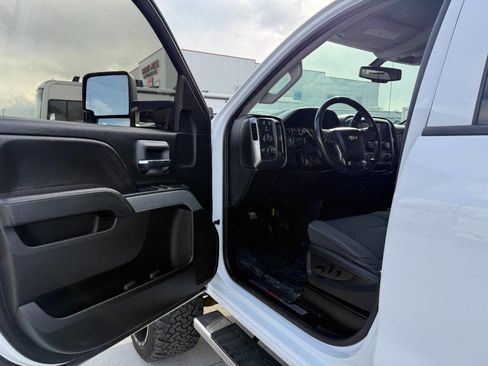 Used 2018 Chevrolet Silverado 2500 LT w/ LT Convenience Package image 20