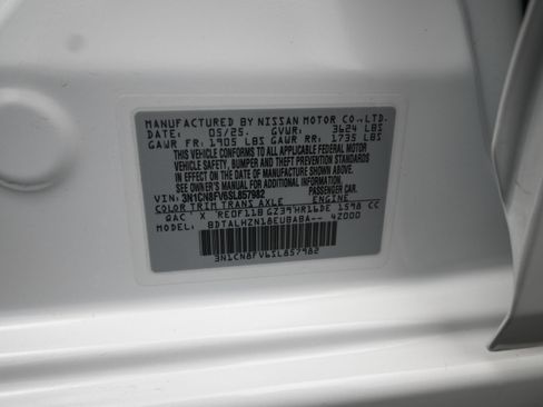 Certified 2025 Nissan Versa SR w/ Trunk Package image 9