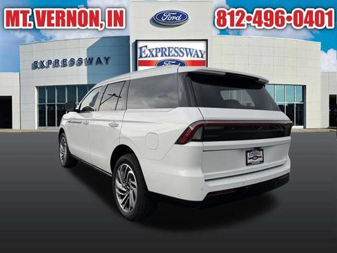 Used 2025 Lincoln Navigator Reserve AWD/4WD image 9