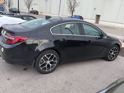 Used 2017 Buick Regal Sport Touring image 6