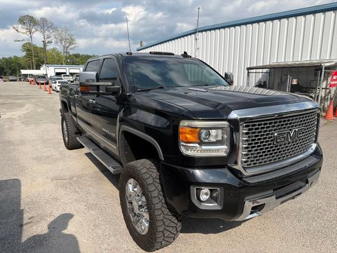 Used 2016 GMC Sierra 2500 Denali w/ Duramax Plus Package AWD/4WD image 4