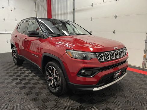 Used 2025 Jeep Compass Limited AWD/4WD image 5