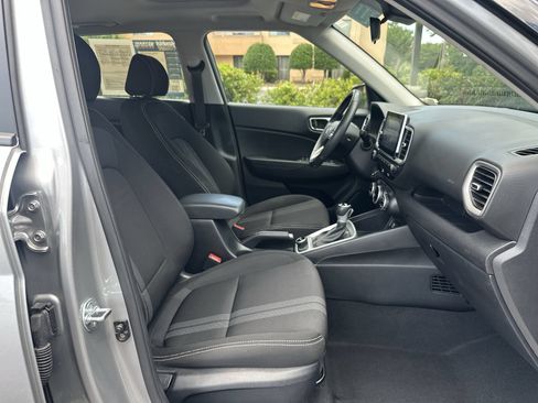 Used 2025 Hyundai Venue SEL FWD image 22