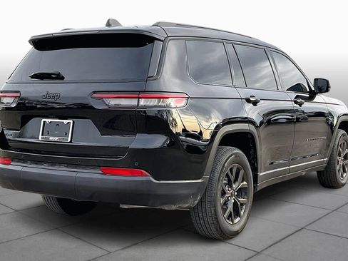 Used 2025 Jeep Grand Cherokee L Altitude image 11