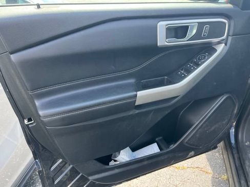 Used 2022 Ford Explorer XLT AWD/4WD image 8
