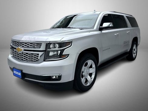 Used 2018 Chevrolet Suburban LT image 1