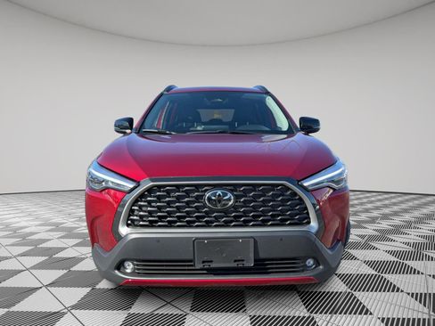 Used 2025 Toyota Corolla Cross XLE image 6