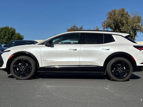 Used 2025 Chevrolet Equinox EV RS FWD image 8