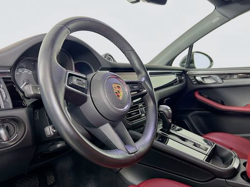 Certified 2024 Porsche Macan S AWD/4WD image 4