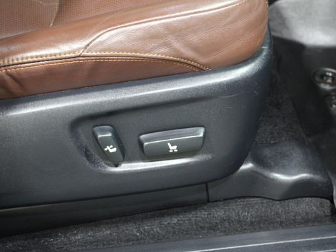 Used 2018 Toyota 4Runner Limited image 26