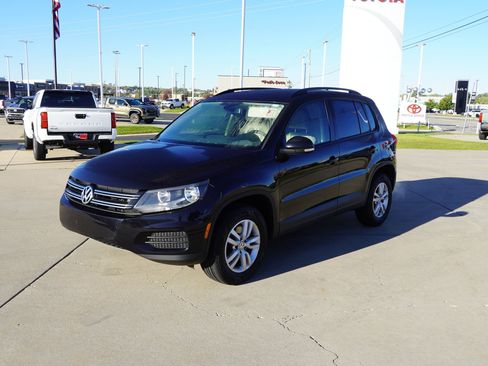Used 2017 Volkswagen Tiguan S image 4
