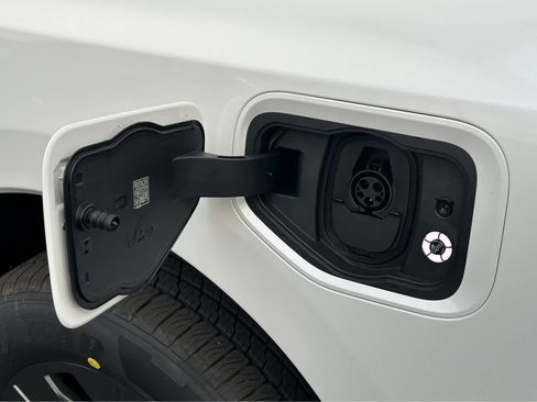 New 2023 Ford F150 Lightning Lariat image 2