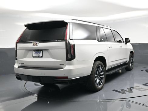 Used 2021 Cadillac Escalade ESV Sport AWD/4WD image 9