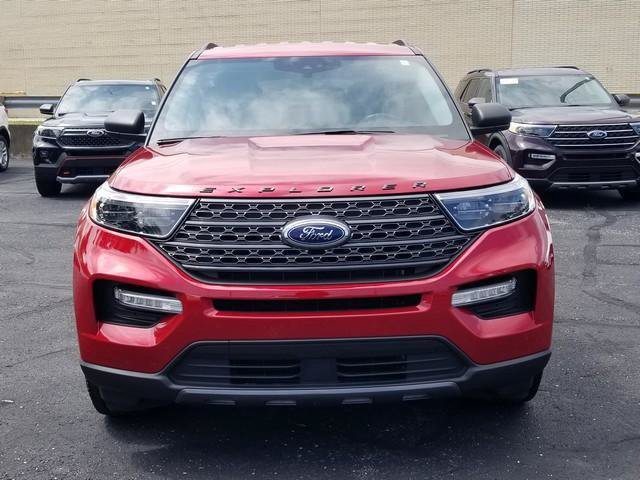 Used 2021 Ford Explorer XLT w/ Equipment Group 202A AWD/4WD image 2