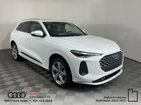 Used 2025 Audi Q5 Premium Plus w/ Premium Plus AWD/4WD image 1
