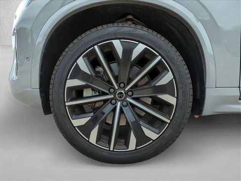 Used 2025 Volvo XC90 T8 Ultra w/ Protection Package Premier AWD/4WD image 14