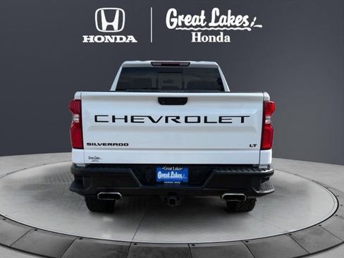 Used 2021 Chevrolet Silverado 1500 LT Trail Boss w/ Convenience Package II image 3