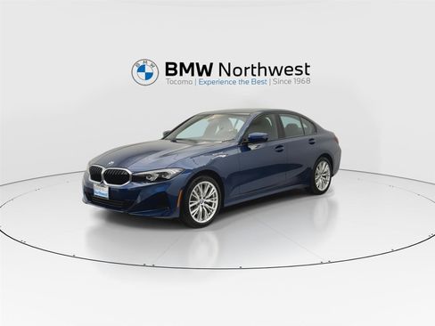 Used 2023 BMW 330i xDrive Sedan w/ Driving Assistance Package AWD/4WD image 9
