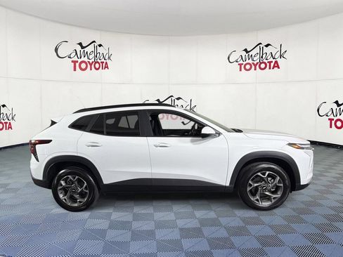 Used 2025 Chevrolet Trax LT w/ LT Convenience Package FWD image 8