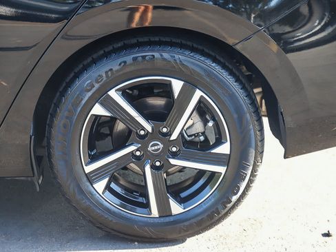 Used 2024 Nissan Sentra SV FWD image 11