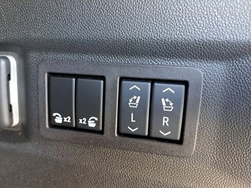 Used 2024 GMC Yukon Denali Ultimate AWD/4WD image 24