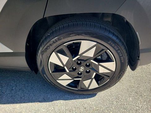 Certified 2025 Hyundai Kona SEL FWD image 11