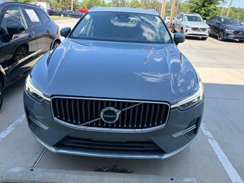 Used 2022 Volvo XC60 B5 Inscription w/ Advanced Package FWD image 2