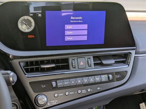 Used 2025 Lexus ES 350 w/ Premium Package image 12