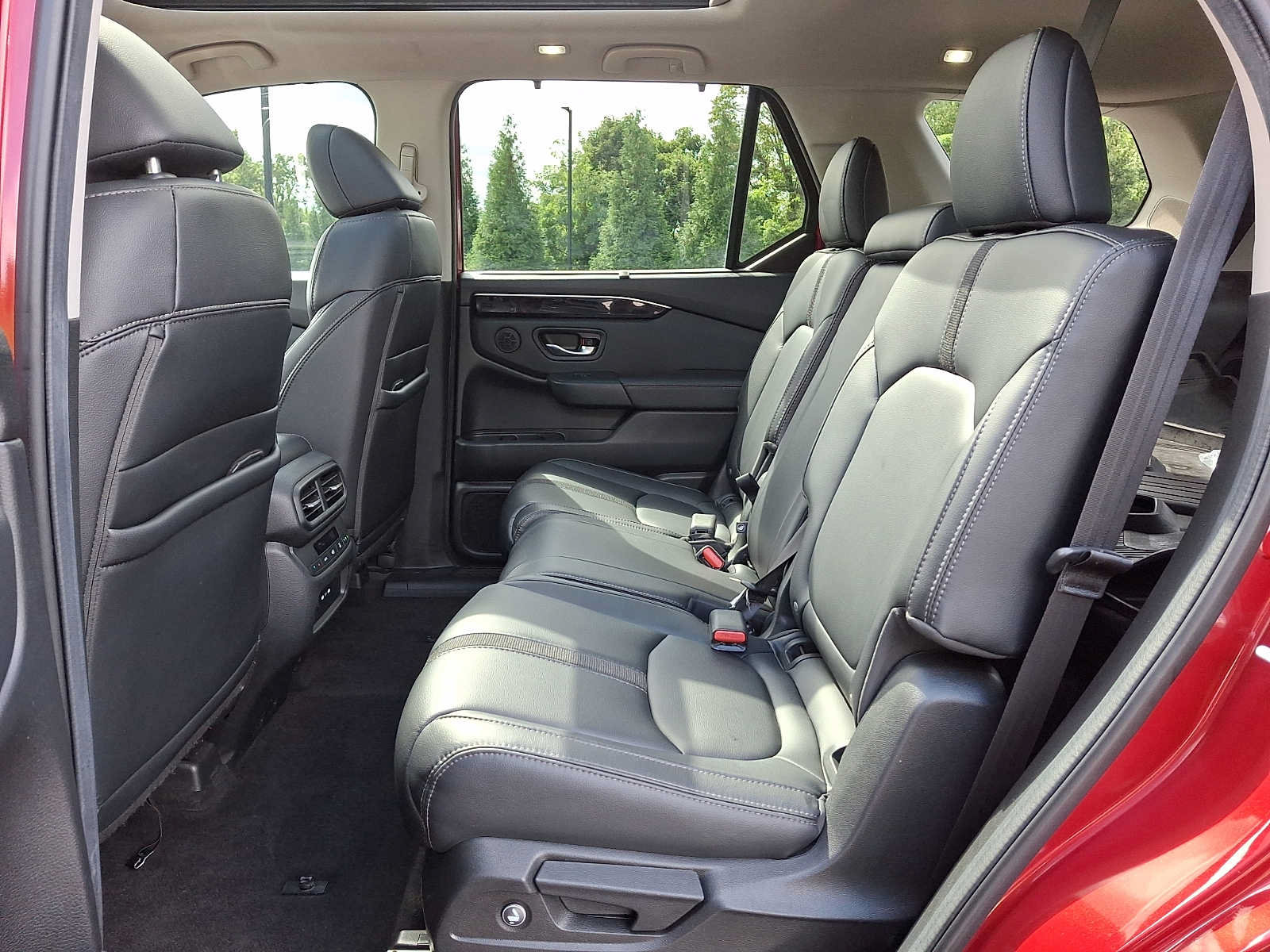 Used 2024 Honda Pilot Touring image 10
