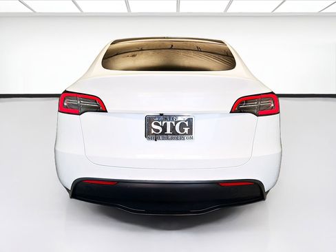 Used 2022 Tesla Model Y Long Range AWD/4WD image 5