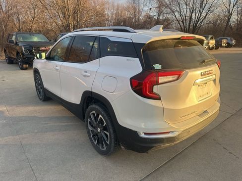 Certified 2022 GMC Terrain SLT w/ Infotainment Package II image 9