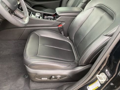 Used 2023 Jeep Grand Cherokee Limited w/ Black Appearance Package image 17