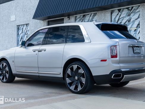 Used 2020 Rolls-Royce Cullinan AWD/4WD image 10