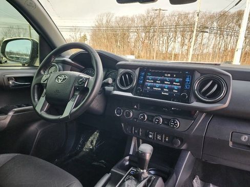Used 2018 Toyota Tacoma TRD Off-Road image 13