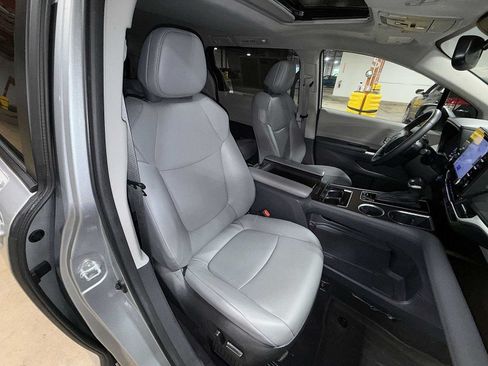 Certified 2023 Toyota Sienna XLE FWD image 16