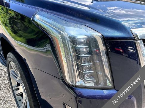 Used 2018 Cadillac Escalade Luxury AWD/4WD image 25