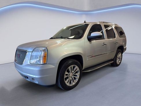 Used 2010 GMC Yukon Denali AWD/4WD image 3