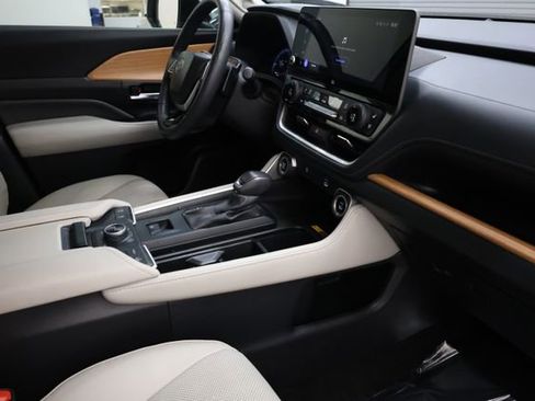 Used 2024 Toyota Grand Highlander Platinum image 36