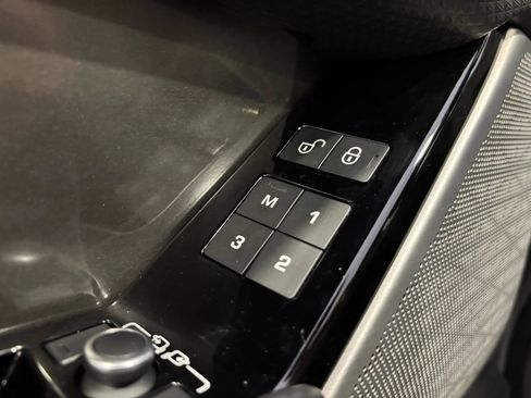 Used 2020 Land Rover Range Rover Velar S image 42