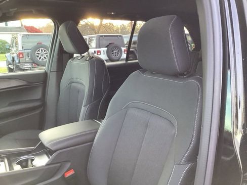 New 2025 Jeep Grand Cherokee Laredo X w/ Luxury Tech Group I image 27