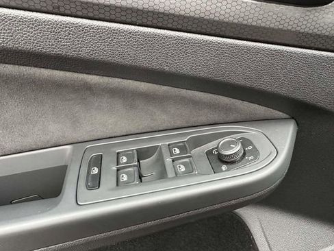 Used 2024 Volkswagen GTI S image 31