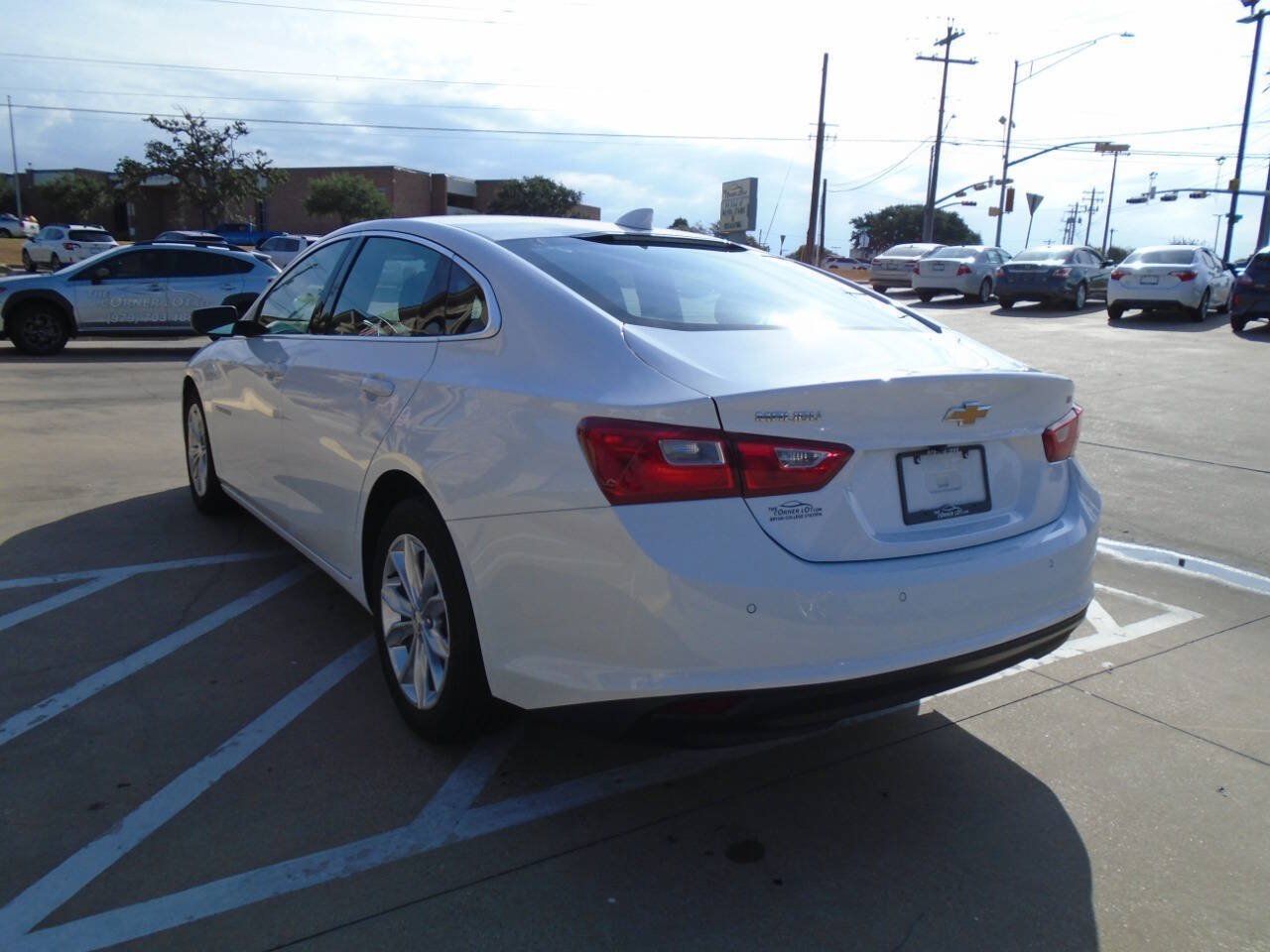 Used 2025 Chevrolet Malibu LT FWD image 7