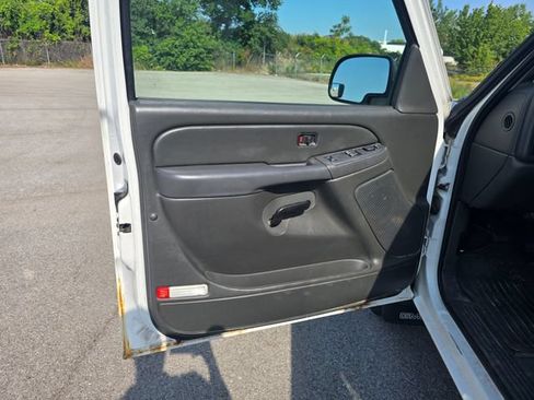 Used 2006 GMC Sierra 1500 SLE w/ Light Duty Power Package AWD/4WD image 10
