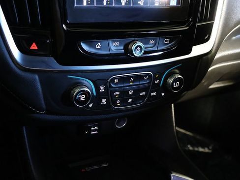 Used 2023 Chevrolet Traverse LT w/ LT Premium Package FWD image 24