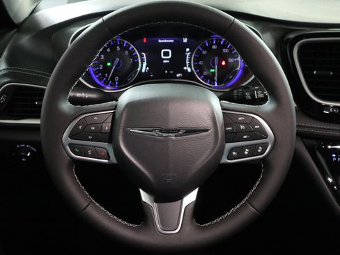 New 2026 Chrysler Pacifica Select image 17