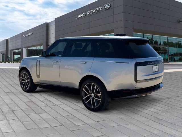 Used 2024 Land Rover Range Rover SE AWD/4WD image 3