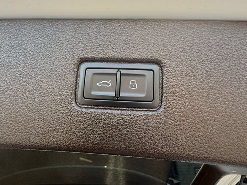 Used 2018 Audi Q7 3.0T Prestige AWD/4WD image 42
