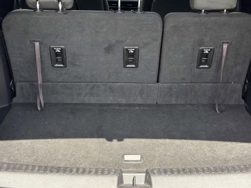 Used 2025 Chevrolet Traverse LT FWD image 23